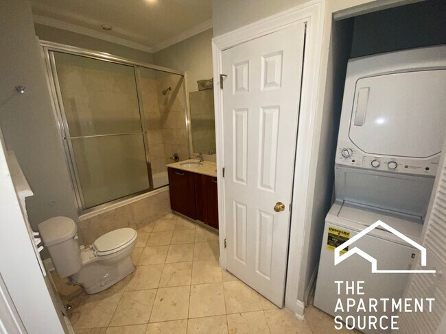 Foto del edificio - 2242 W Morse Ave