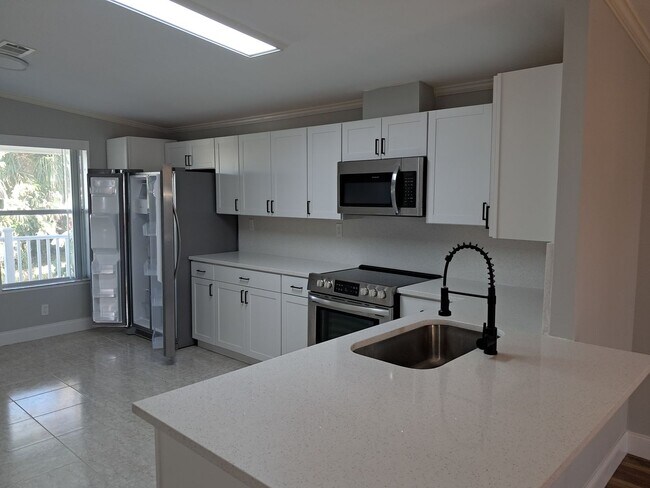 Foto del edificio - 55+ Community!!! Available May 23, 2025