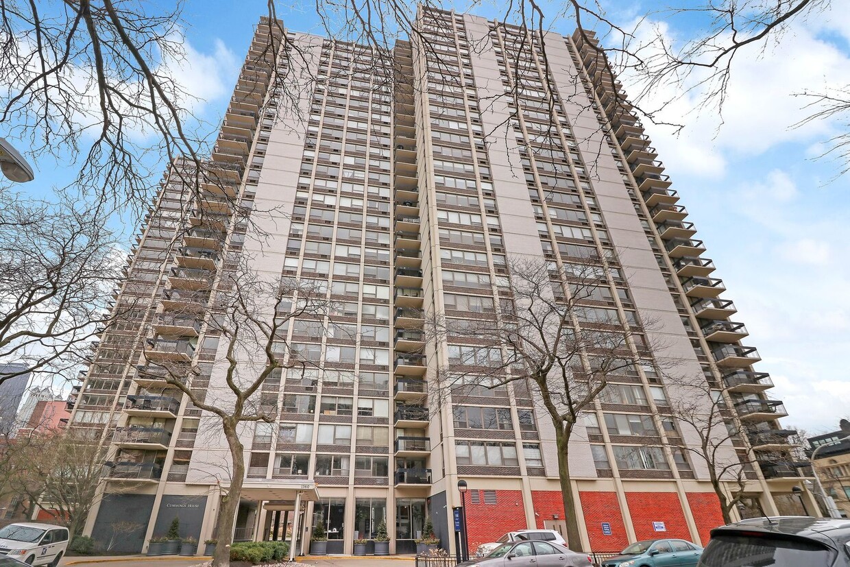 Primary Photo - 1360 N Sandburg Terrace
