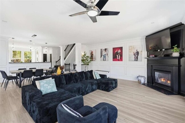 Building Photo - 9931 Mancunian Way