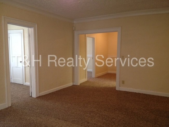 Foto del edificio - 3510 E Fall Creek Parkway North Dr