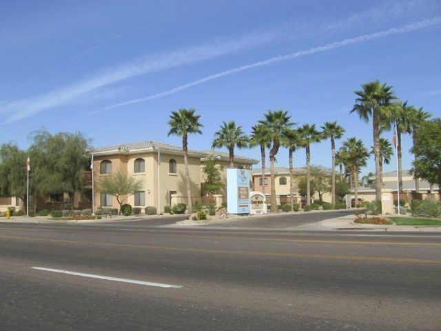 Foto del edificio - 10030 W Indian School Rd