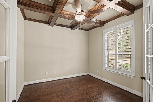 Foto del edificio - 28223 Red Shady Oaks Dr