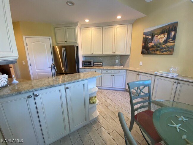 Building Photo - 15200 Cedarwood Ln