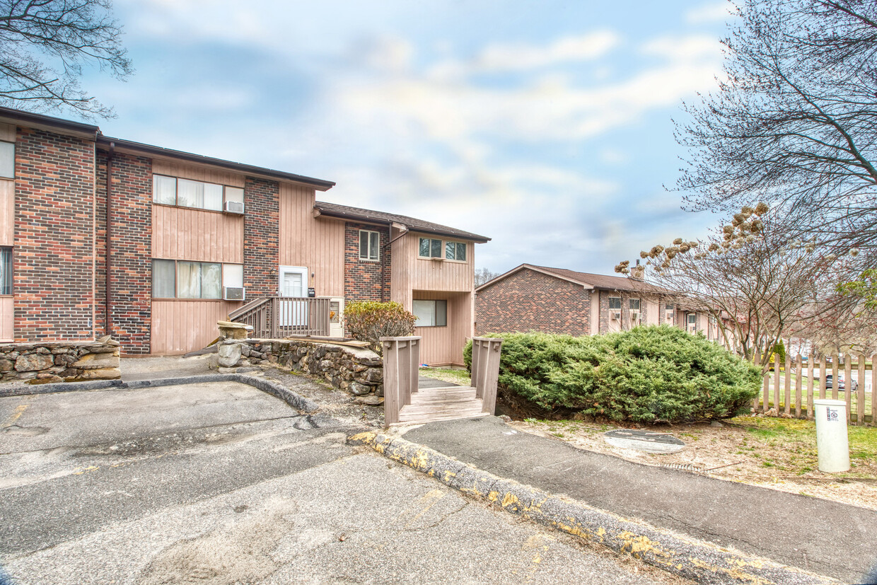 Primary Photo - 232 Oakville Ave