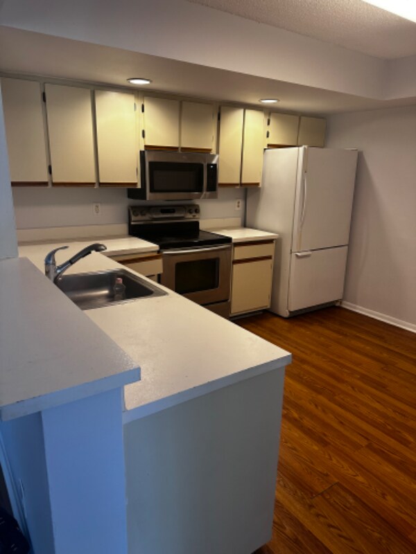 Building Photo - 5721 Riverside Dr