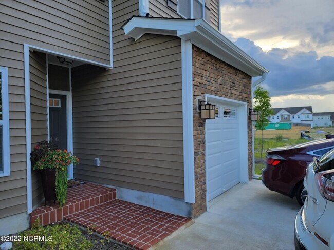 Building Photo - 1824 Fox Den Way