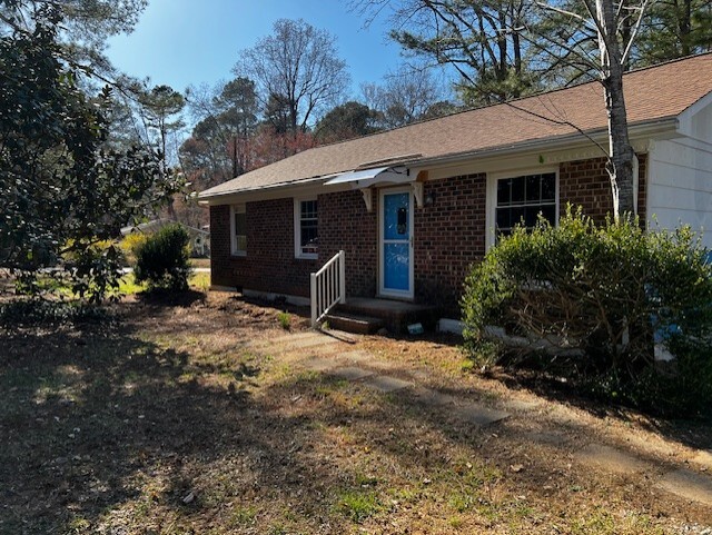 Welcome to your home sweet home. - 8813 Rollingwood Rd