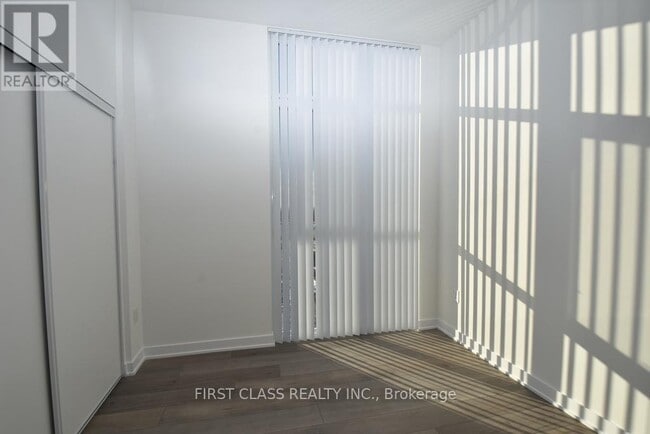 Building Photo - 10 Honeycrisp Cres