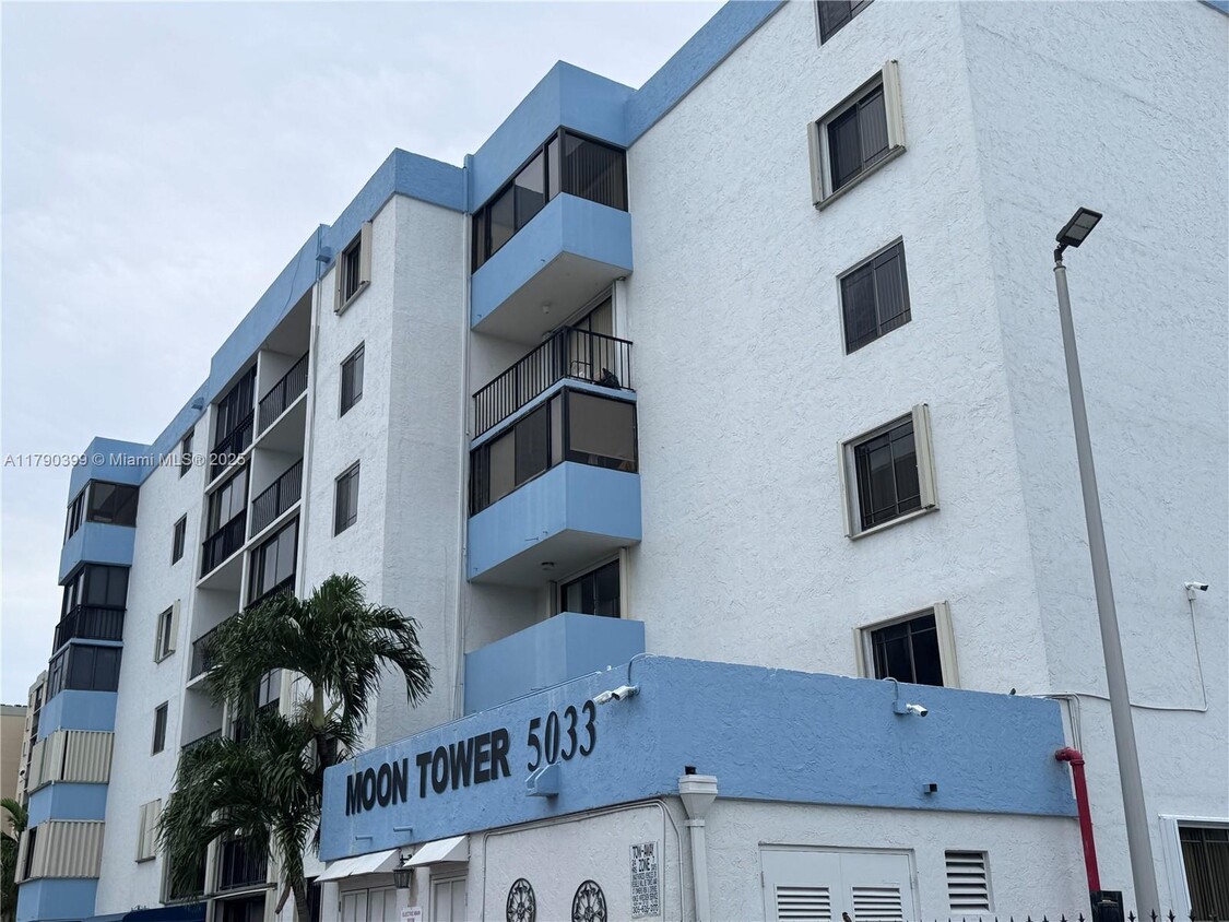 Foto principal - 5033 NW 7th St