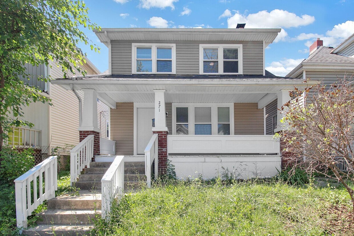 Primary Photo - Beautifully Updated 3-Bedroom Home Near Do...