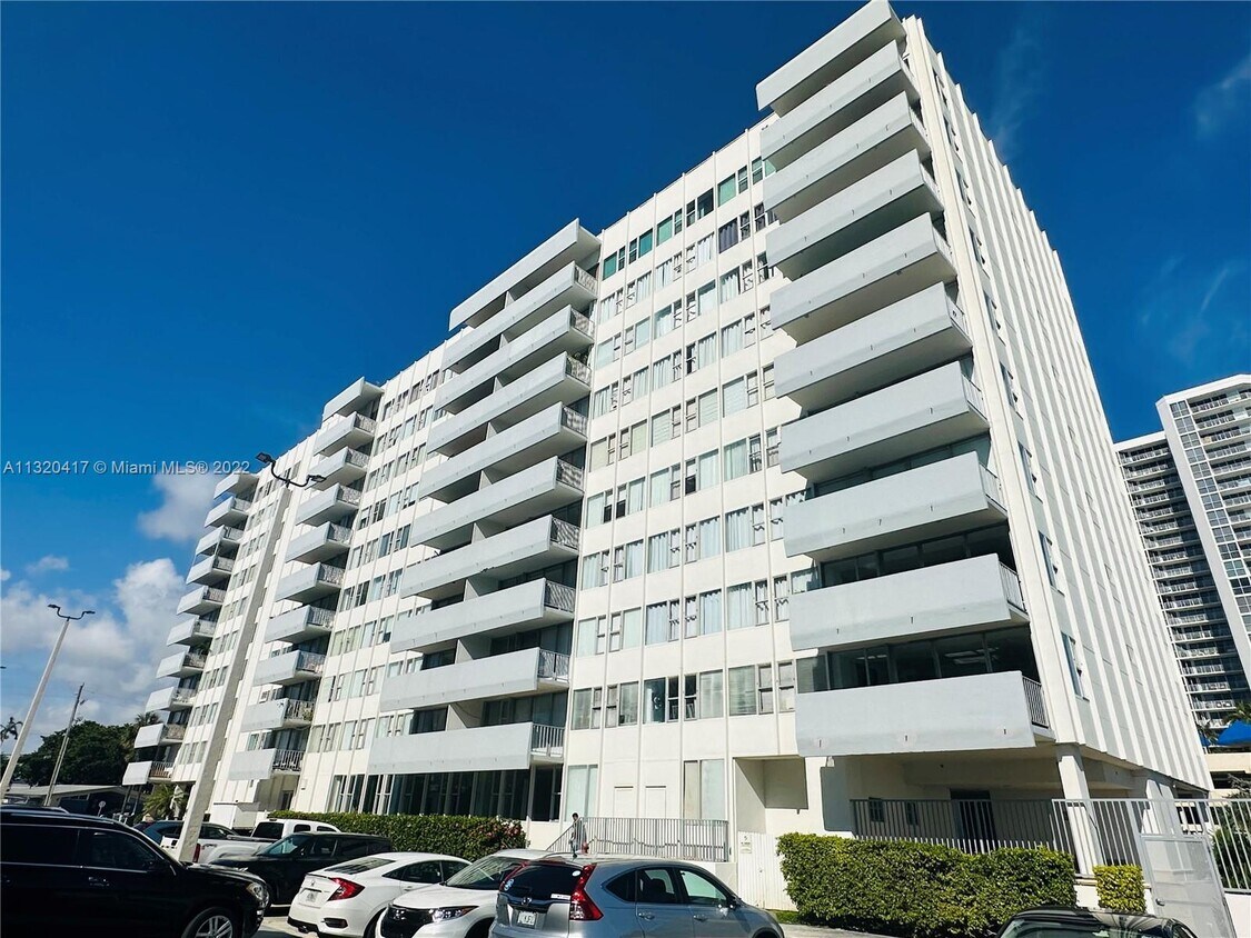 7545 E Treasure Dr Unit 2E, North Bay Village, FL 33141 Condo for