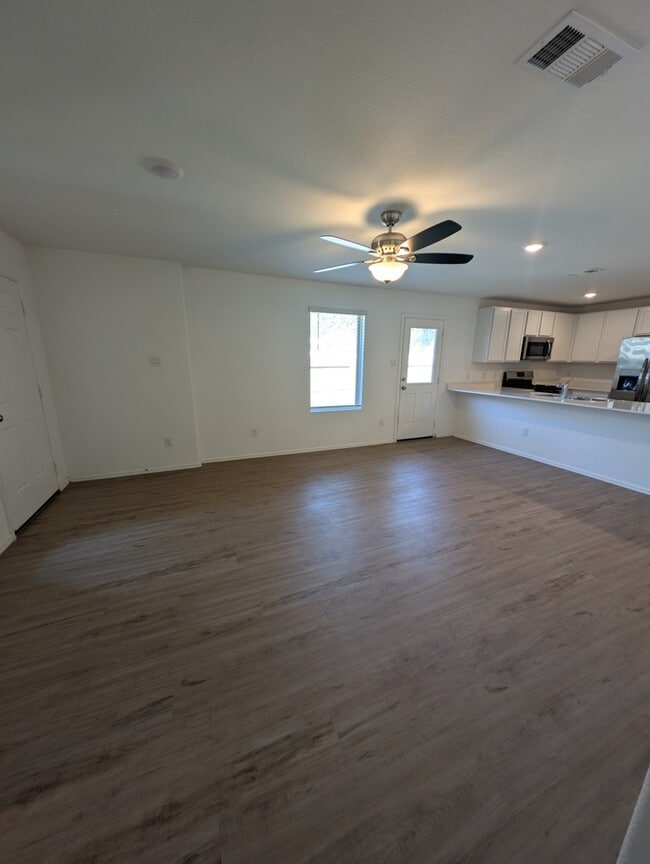 Building Photo - Charming 3 beds 2 baths in New Caney!
