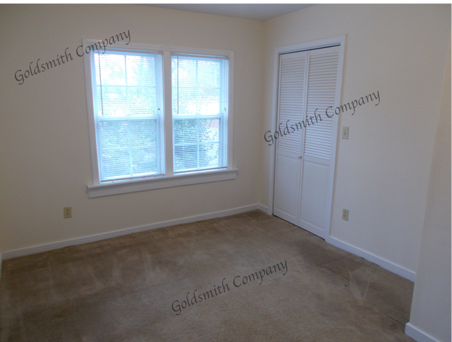 Foto del edificio - 295 Old Hunts Bridge Rd