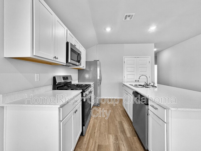 Building Photo - 6116 Holm Oak Rd