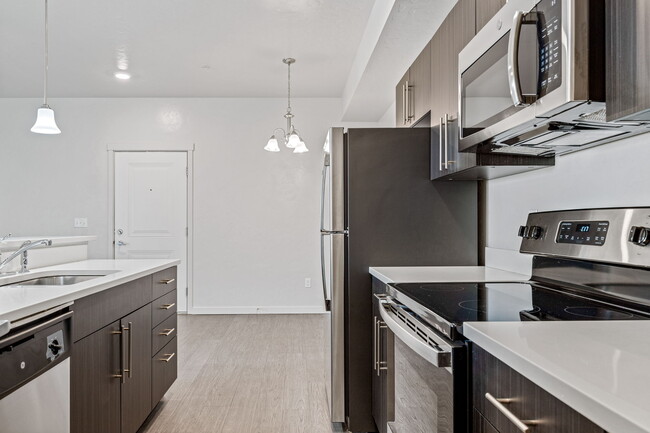 Building Photo - Quail Point Apartments
