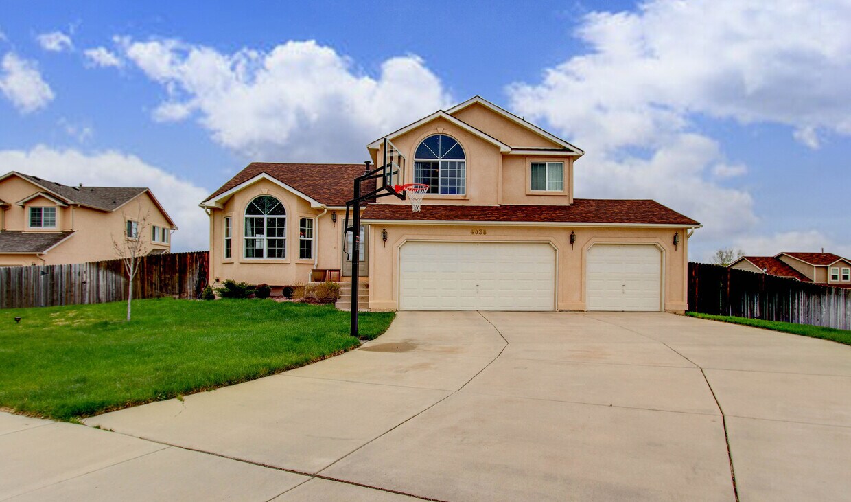 Primary Photo - Gorgeous Home in Pronghorn Meadows!