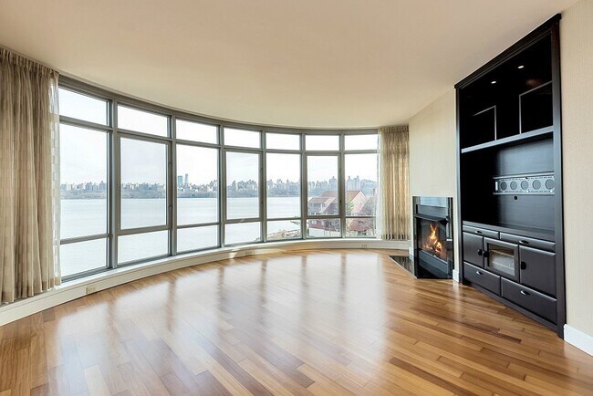 Foto del edificio - 8100 River Rd