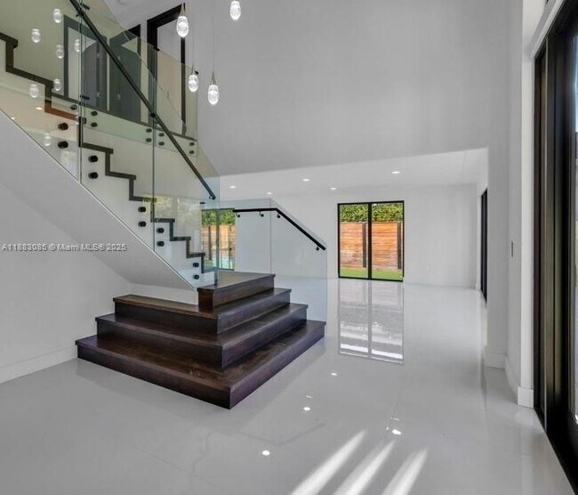 Foto del edificio - 406 Holiday Dr