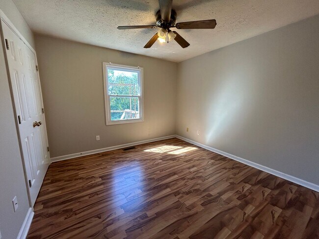 Foto del edificio - 216 Amy Ave