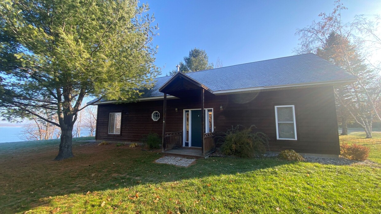 Primary Photo - Lake Home on Lake Irene 3 Beds 2 Baths, Av...