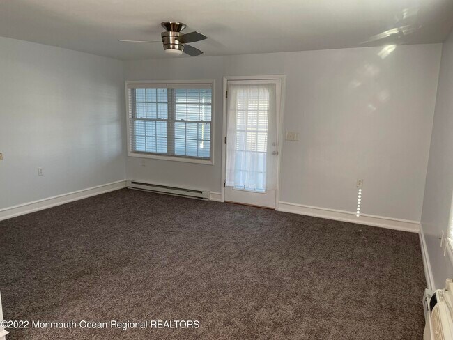 Foto del edificio - 393A Chesterfield Ct