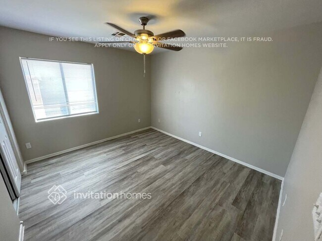 Foto del edificio - 1532 W Burgess Ln