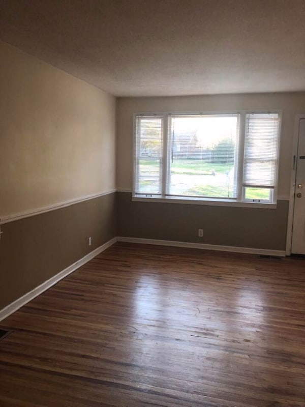 Building Photo - 240 Old Shackle Island Rd