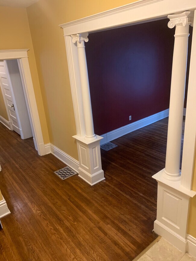 Foto del edificio - 457 W Lawrence Ave