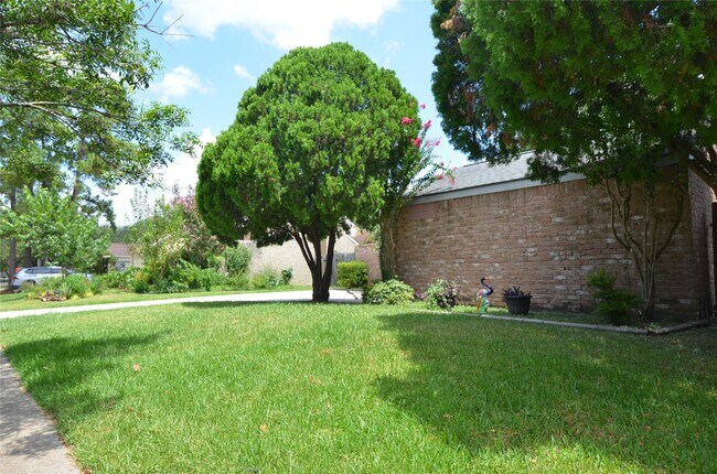 Building Photo - 2023 Woodland Springs St