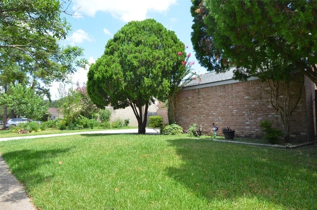 Foto del edificio - 2023 Woodland Springs St