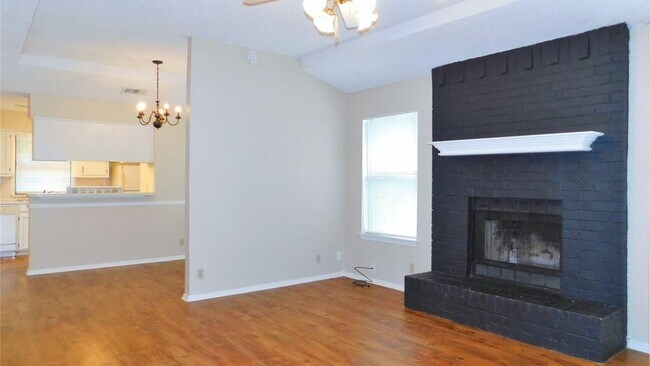 Building Photo - 2212 Bolivar St