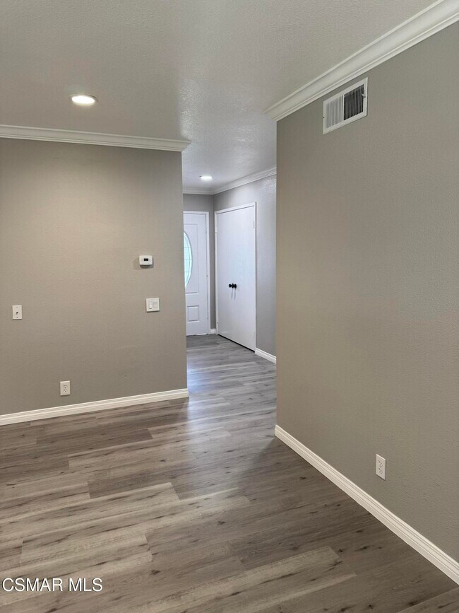 Foto del edificio - 1694 Regent St