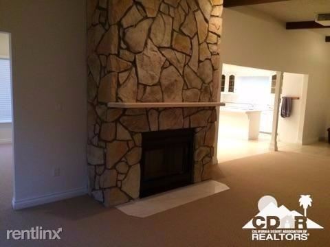 Building Photo - 516 E Racquet Club Rd