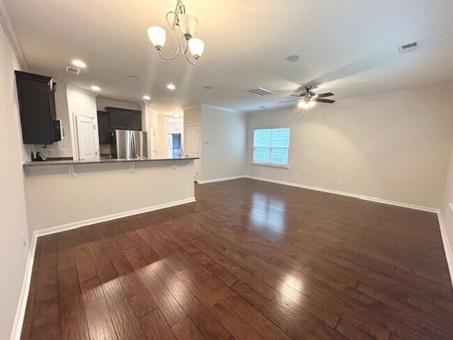 Foto del edificio - THE PERFECT LOCATION IN WEST COLUMBIA'S BR...