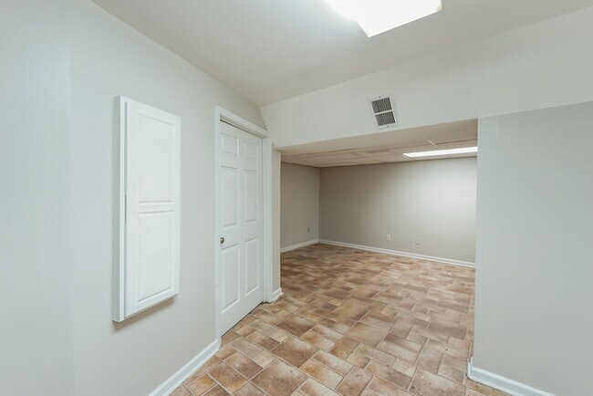 Building Photo - 6536 Chrissy Dr