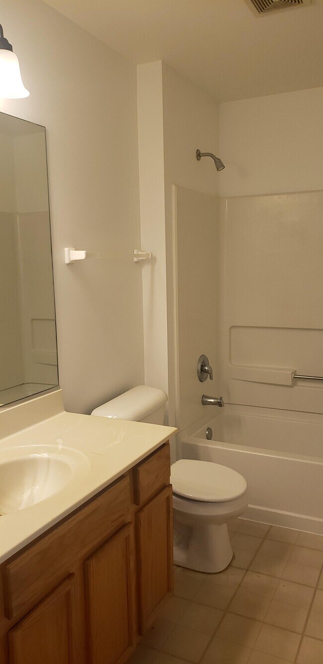 Building Photo - 717 Silverstone Dr