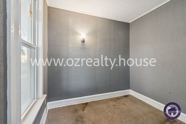 Foto del edificio - 222 E Park St