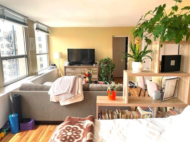 Foto del edificio - 2626 N Lakeview Ave