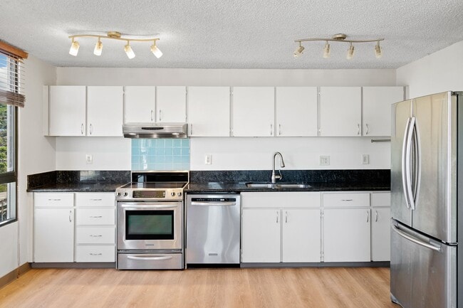 Building Photo - Spacious 2 Bedroom, 2 Bath with 2 Assigned Parking Stalls!