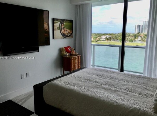 Foto del edificio - 10201 E Bay Harbor Dr
