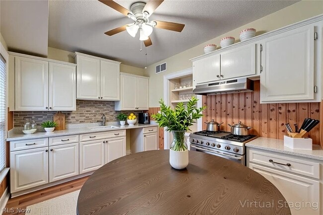 Building Photo - 37948 Barnes Ct