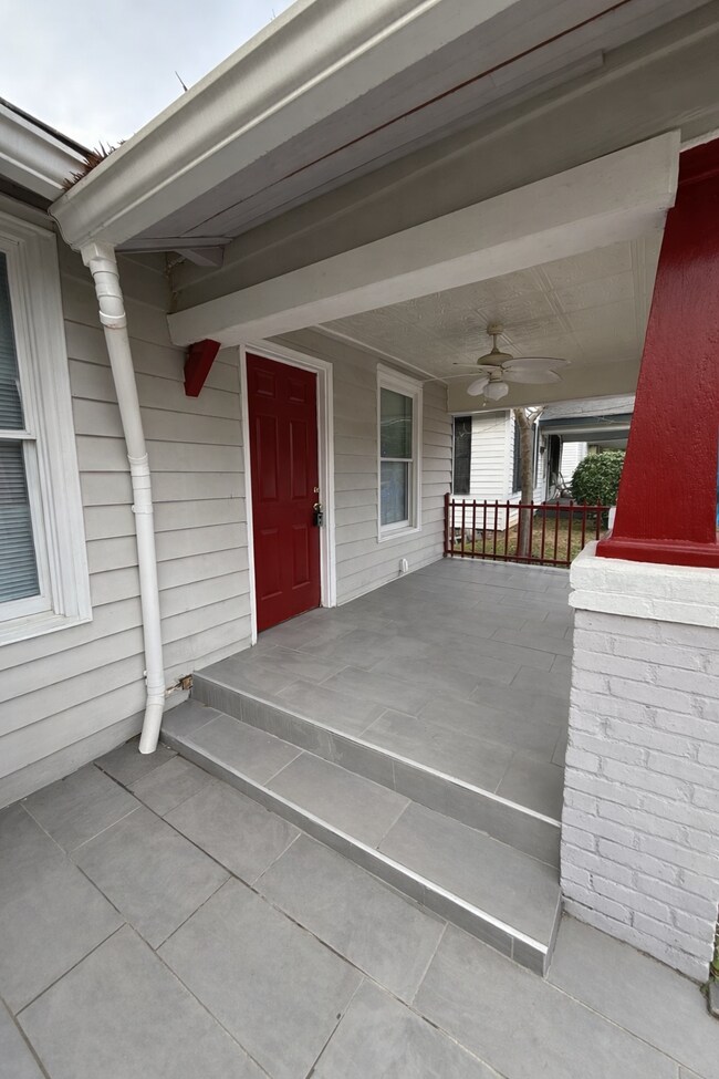 Foto del edificio - 391 Madison St