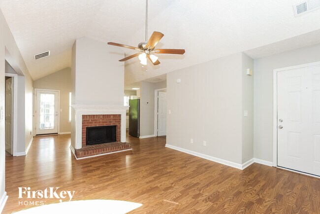 Building Photo - 3733 Oakwood Manor