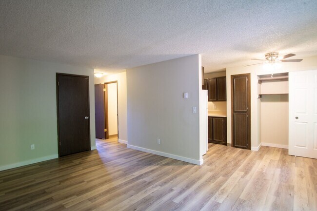 Foto del edificio - Top Floor 2-Bed in Multnomah Village Ready Now!