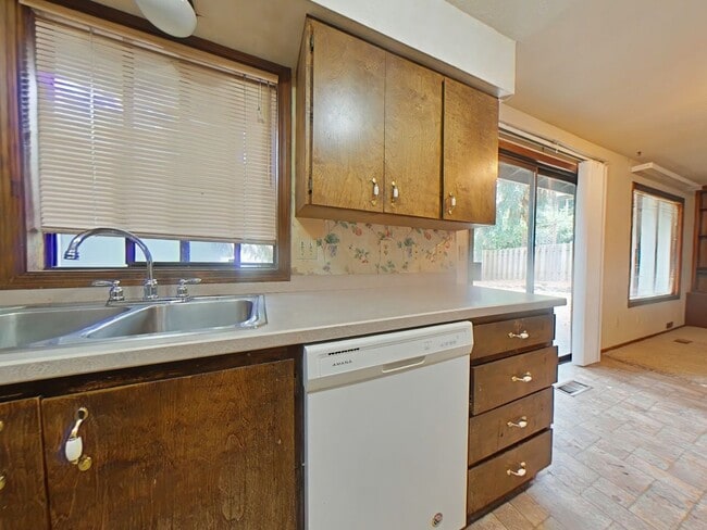 Building Photo - 3 Bedroom House ~ North Corvallis