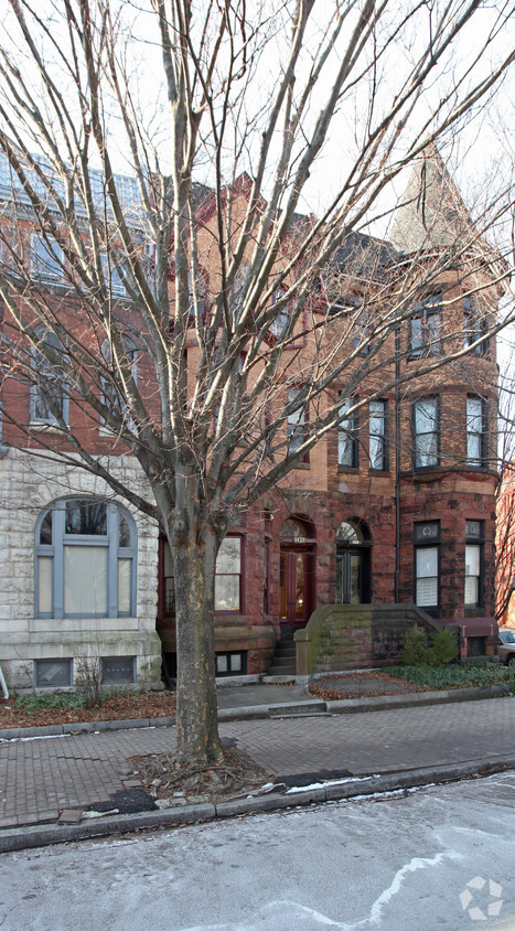 Building Photo - 1422 W Mount Royal Ave