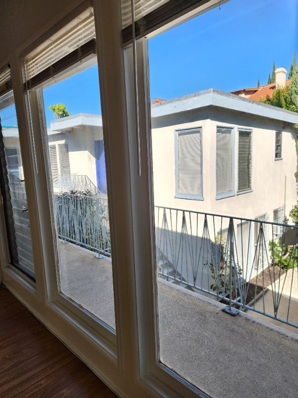 Photo - 1909 Beachwood Dr (Los Angeles, CA) Apartment
