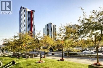 Building Photo - 131 Regiment Square