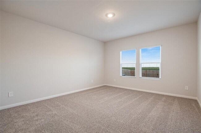Foto del edificio - 240 New Albany Ln